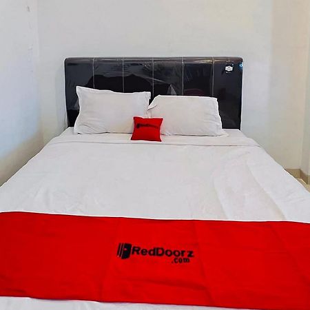 Reddoorz At Damai Guest House Kabanjahe מראה חיצוני תמונה