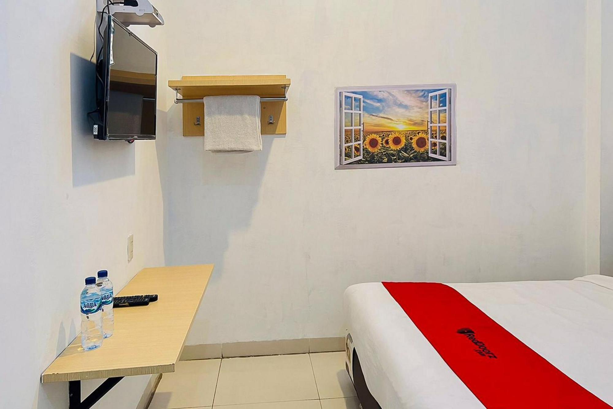 Reddoorz At Damai Guest House Kabanjahe מראה חיצוני תמונה