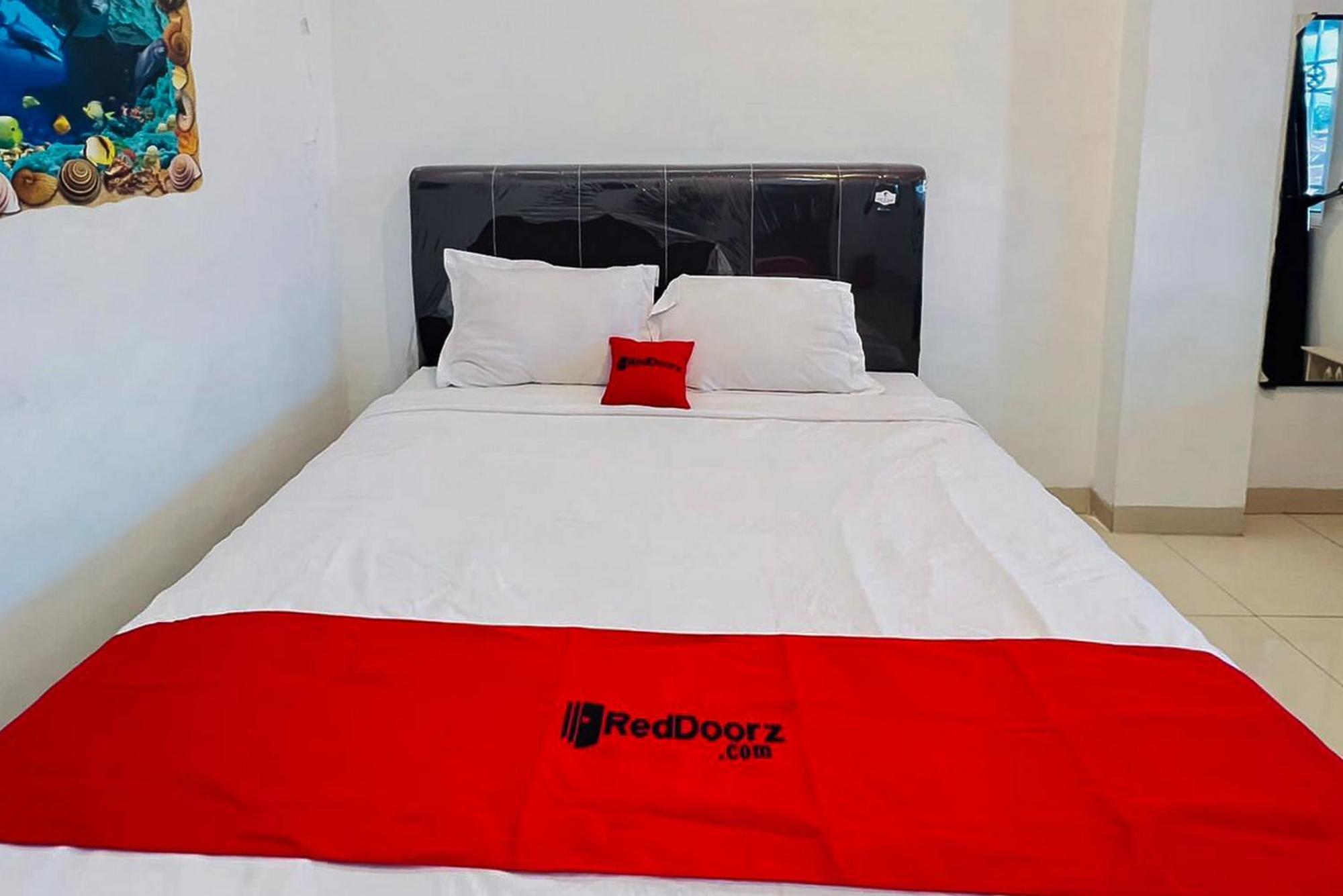 Reddoorz At Damai Guest House Kabanjahe מראה חיצוני תמונה